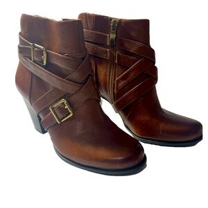 Nurture 6.5 brown ankle boots